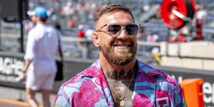 Conor McGregor เสียเงิน 500,000 ดอลลาร์ในการพนันกับ Michael Chandler หลังจากชนะด้วย TKO ที่โหดเหี้ยม