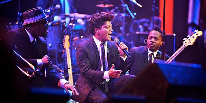 Bruno Mars ประกาศวันที่เดินทางเข้าถึงการแสดงที่ 100 ในเลสเวกัสสตรีป