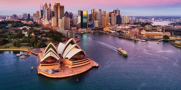 ผู้นำรัฐบาล NSW ถูกวิจารณ์เนื่องจากการเปลี่ยนทิศทางในการปฏิรูปการใช้เงินสดในการเล่นโปเกี้ยน