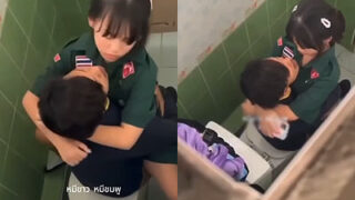 นักเรียนไทย ขย่มเย็ด ในห้องน้ำ โดนเพื่อนแอบถ่ายคลิป น้องโคตรน่ารัก